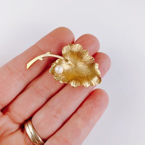 VTG Signed Wells 14K GF Brooch Ginkgo Leaf Pearl Mid Century Botanical Pin - Picture 3 of 10